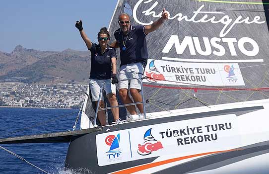 Tolga Pamir Solo Yelkenle Türkiye Turu Rekoru'nu Kırdı