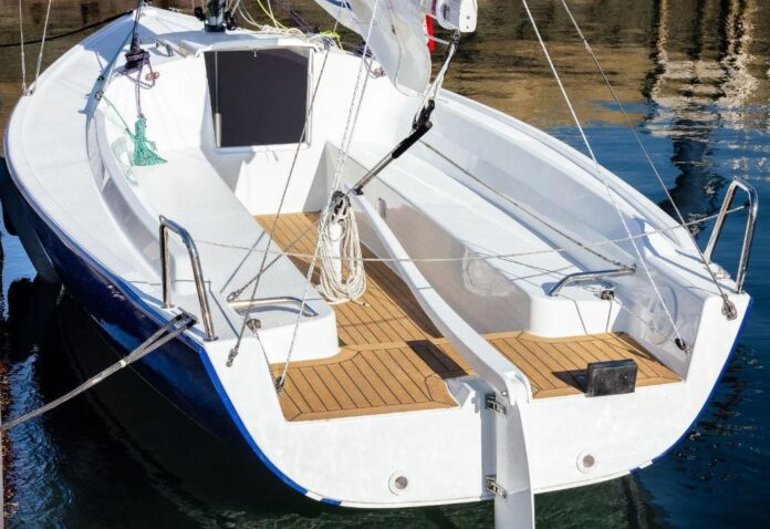 J/7 Boats